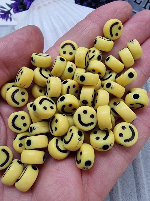 Sarı Gülen Yüz Akrilik Takı Ara Malzemesi