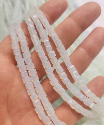 4 MM Dumanlı Beyaz Küp Kristal
