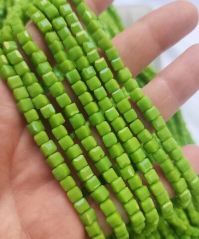 4 MM Fıstık Yeşili Küp Kristal