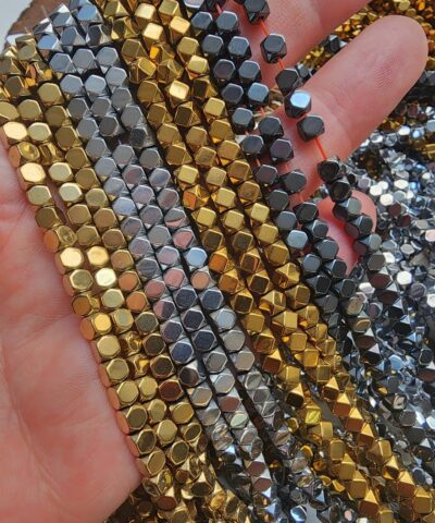 4 MM Kösesiz Küp Hematit Taşı