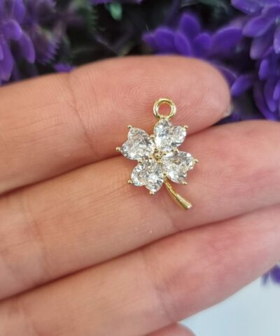 4 Yaprakli Sans Yoncasi Beyaz