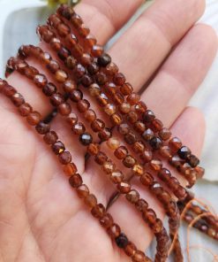 4x4 MM Küp Hessonit Taşı