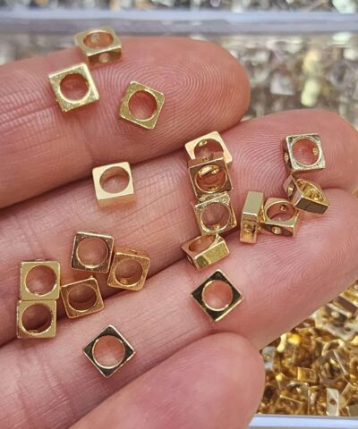 5x5 Mm Bos Kare Ara Taki Malzemesi Gold