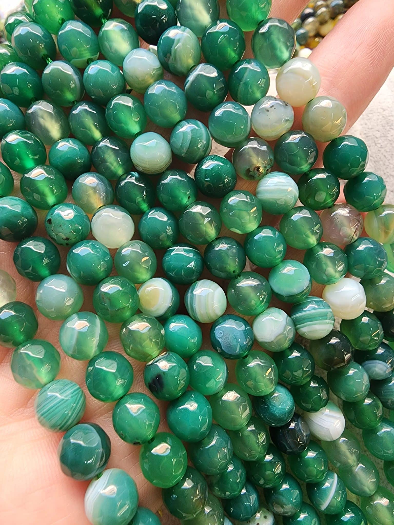 8 Mm Faset Zumrut Yesili Akik Tasi