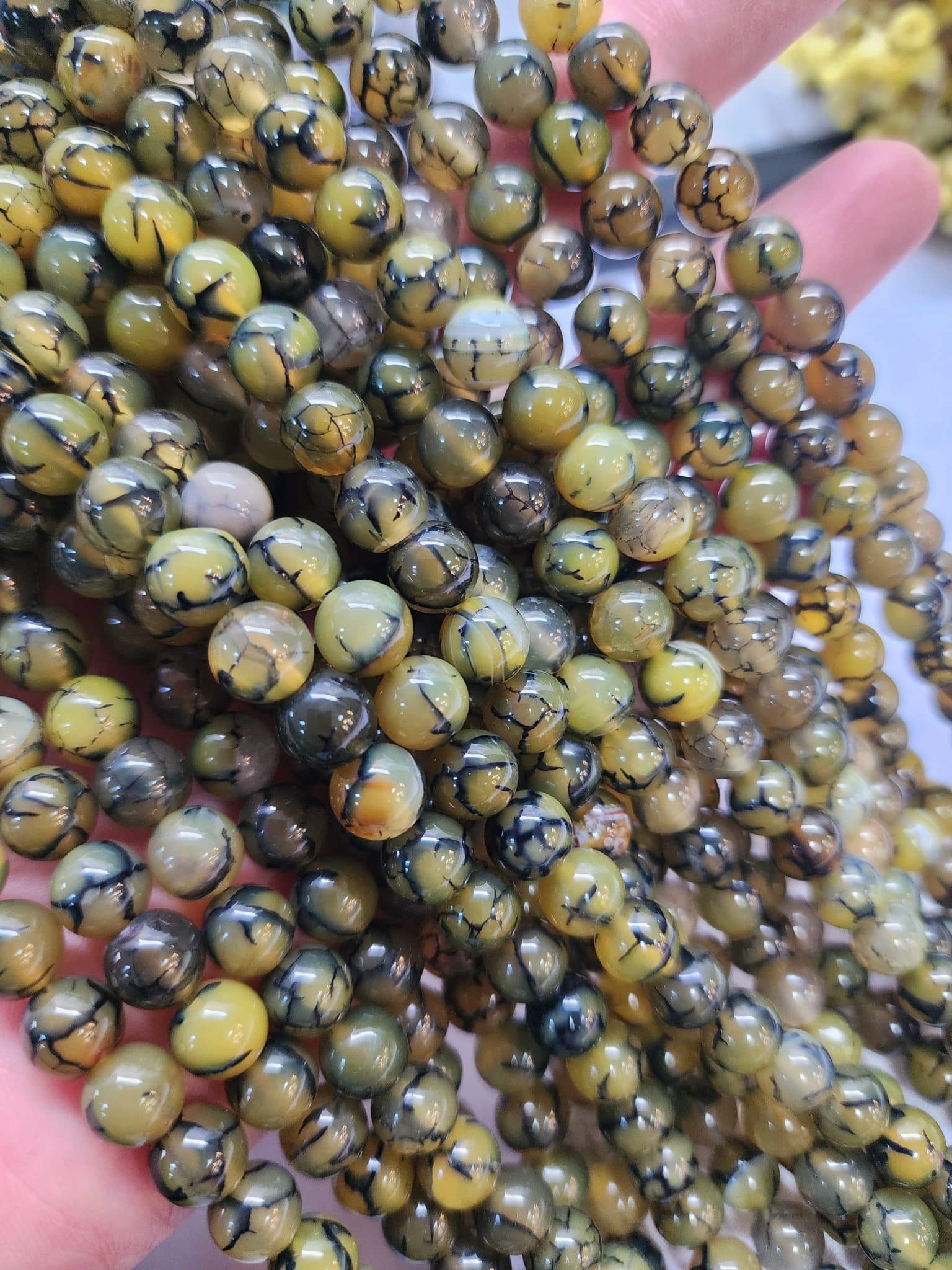 8 MM Küre Damarlı Yağ Yeşili Akik Taşı