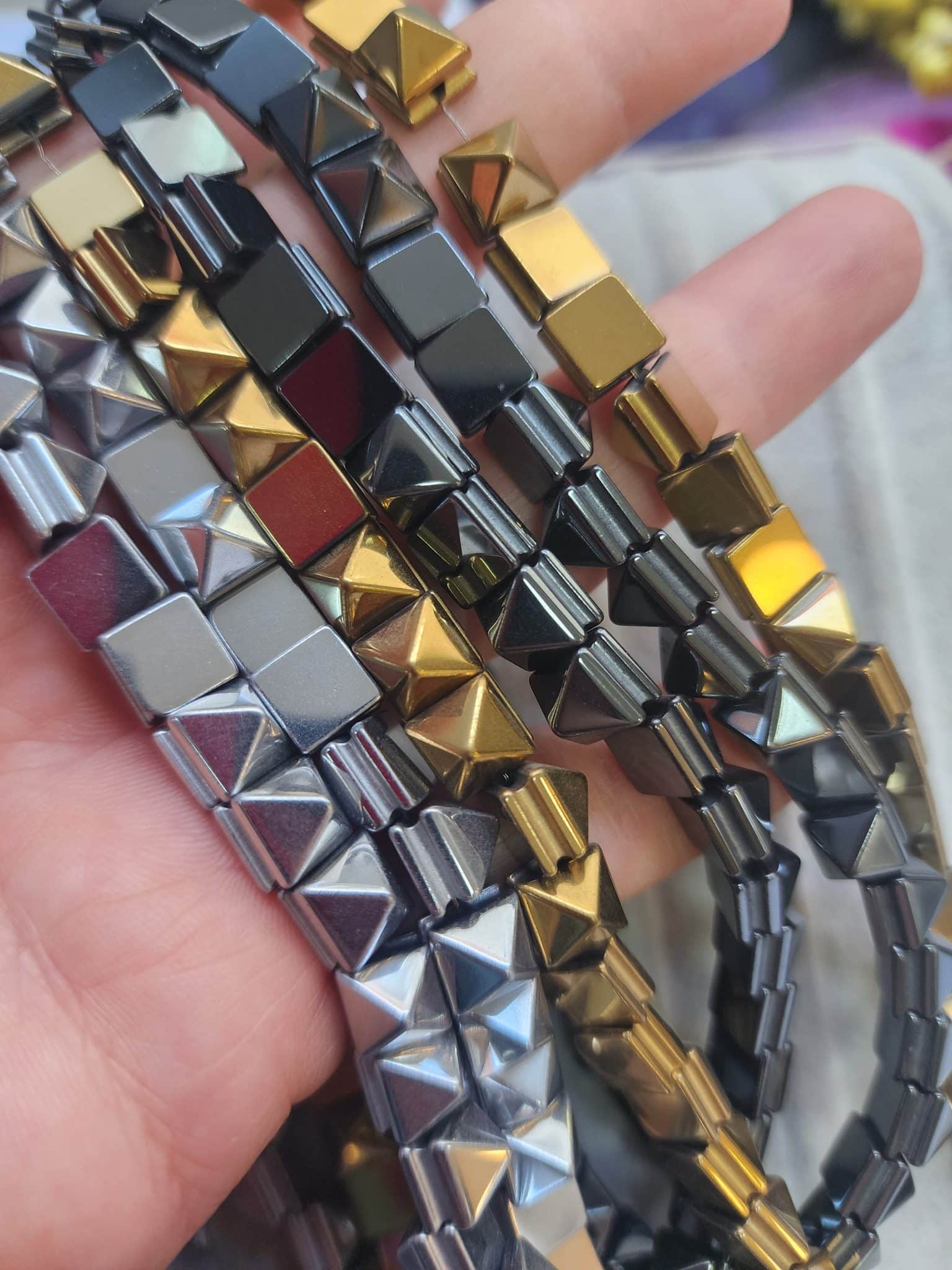 8x8 Mm Kare Piramit Makrome Hematit Dogal Tas