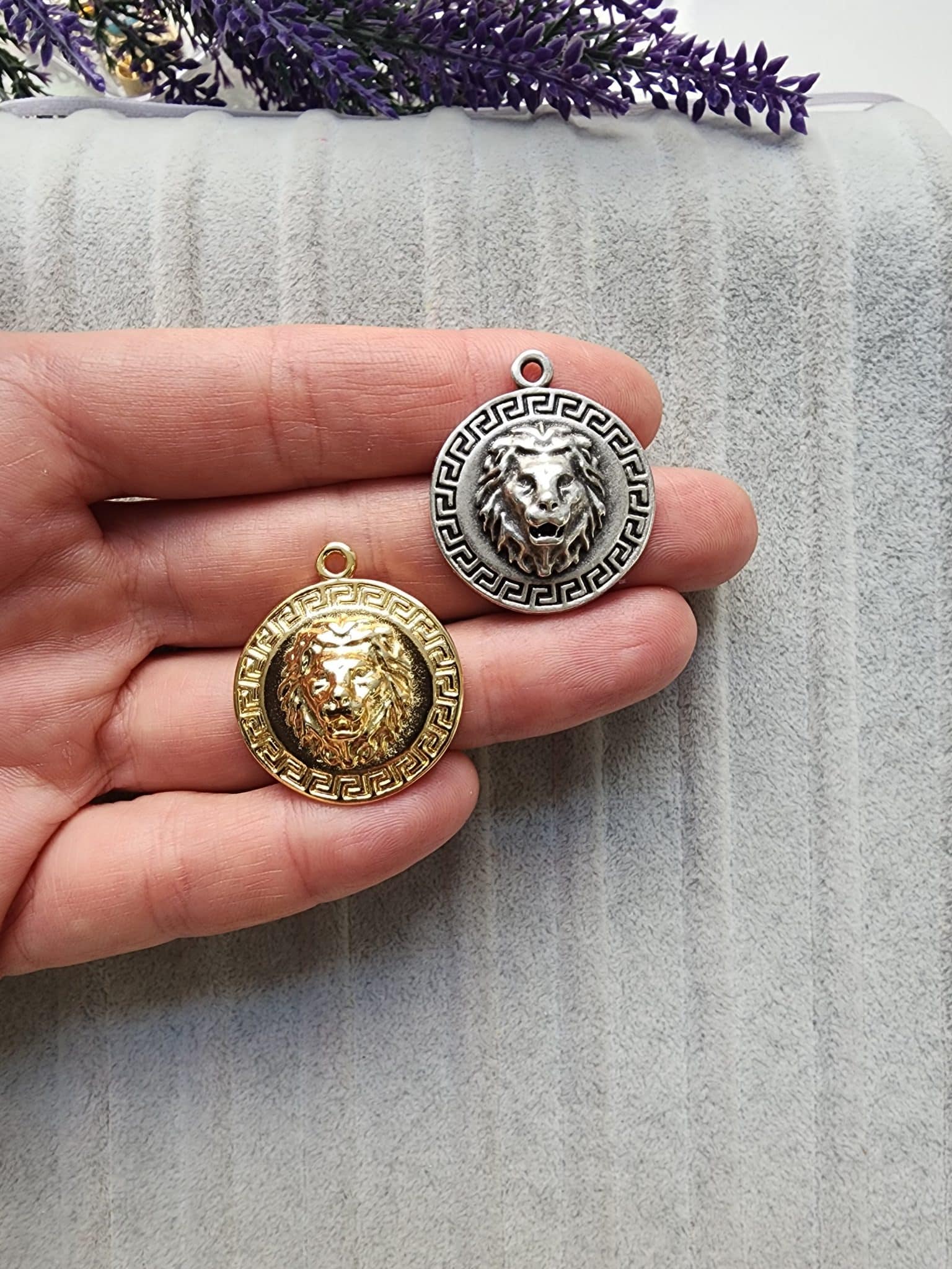 Aslan Kabartmali Madalyon Kolye Ucu 4