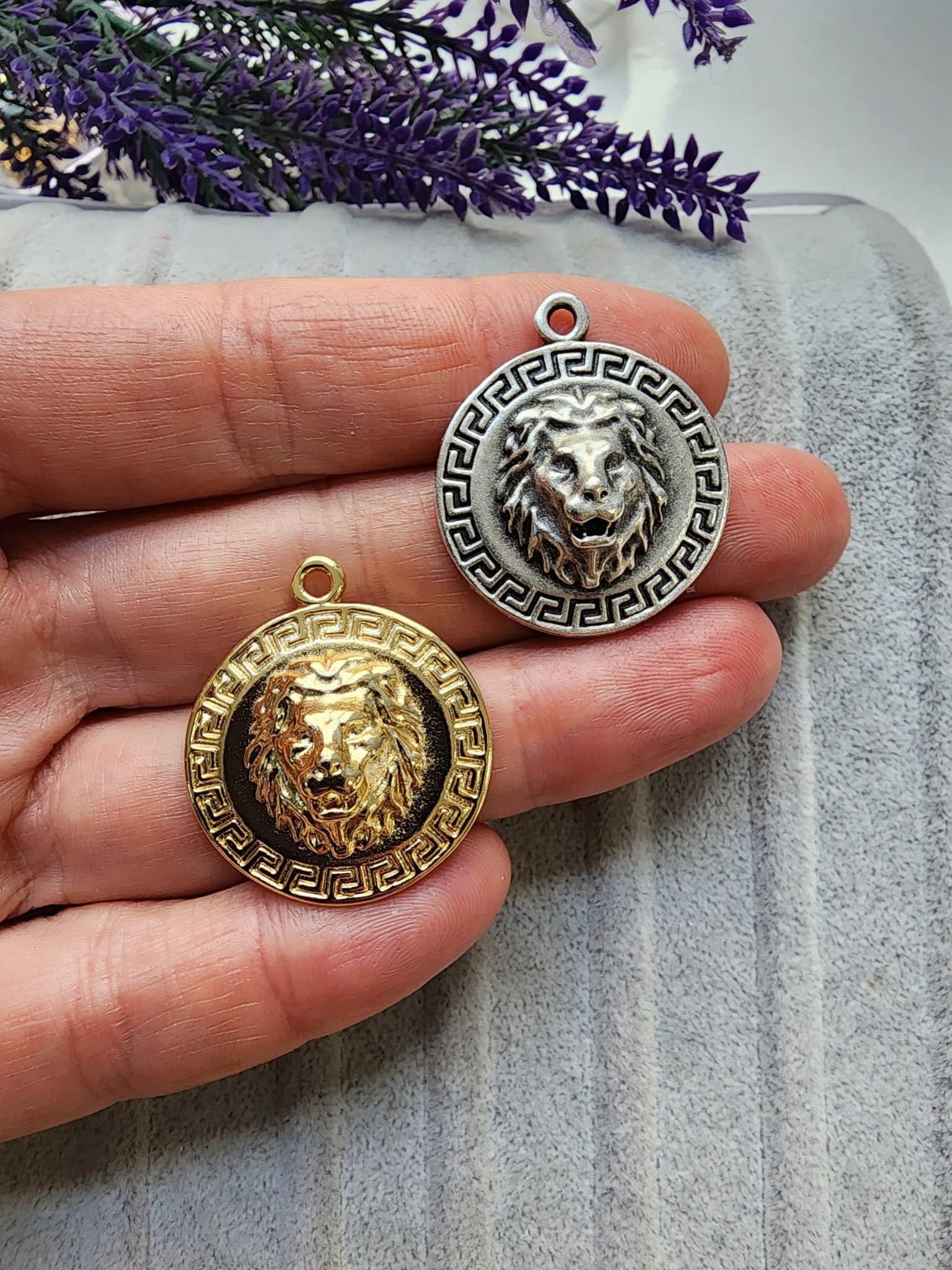 Aslan Kabartmali Madalyon Kolye Ucu 5