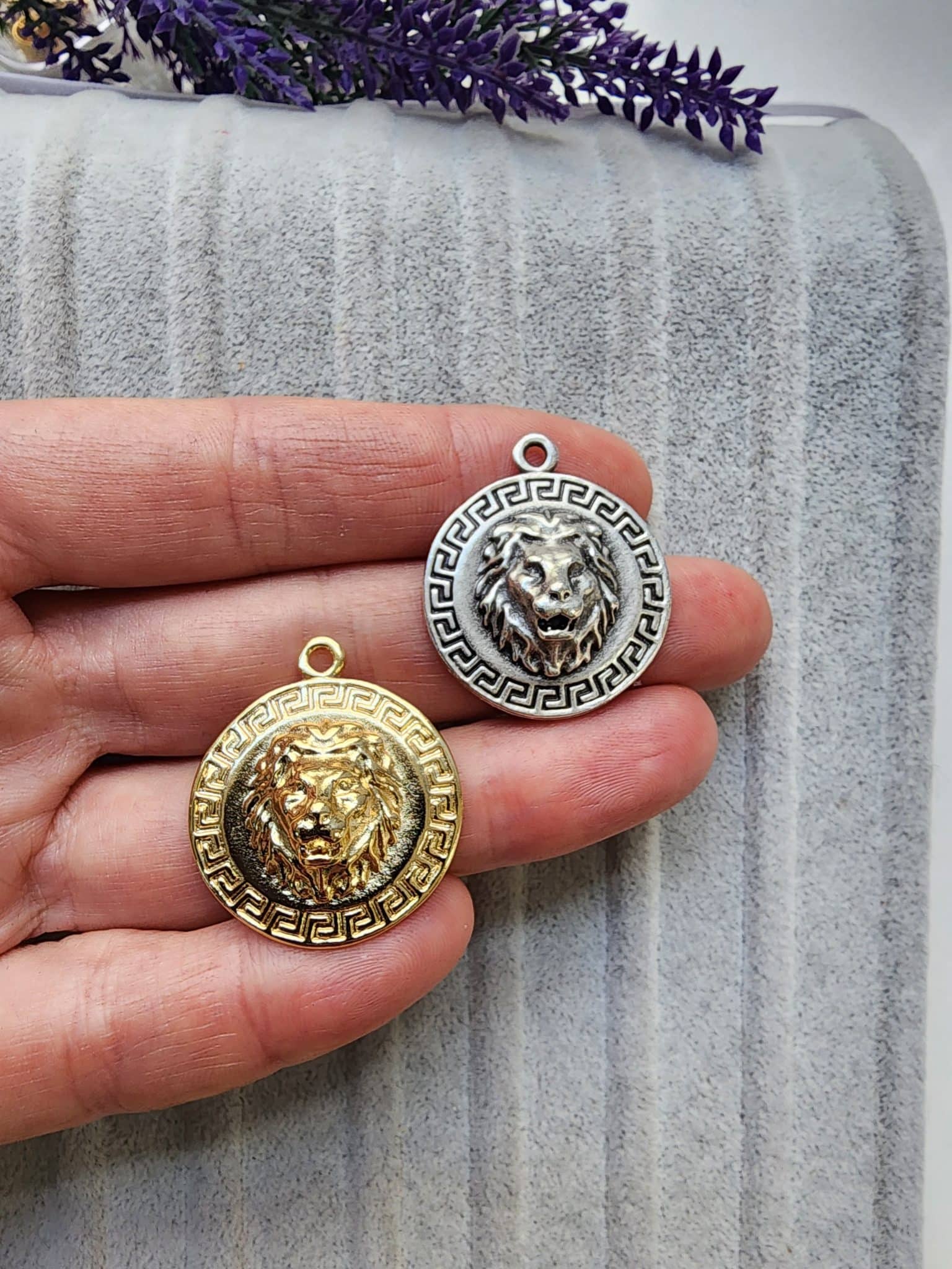 Aslan Kabartmali Madalyon Kolye Ucu