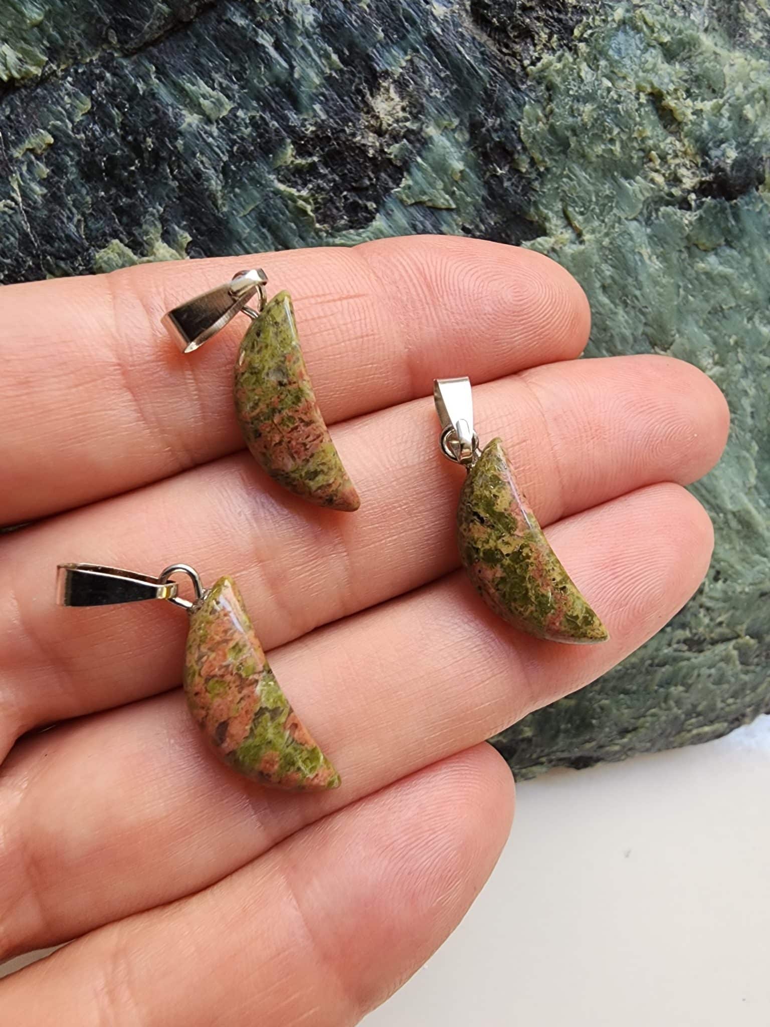 Ay Şekilli Unakit Taşı Kolye Ucu