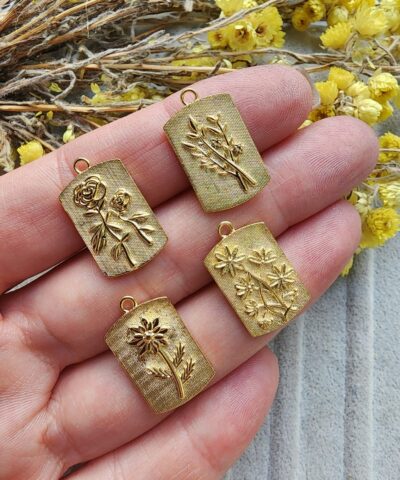 Bahar Çiçekleri Plaka Kolye Ucu