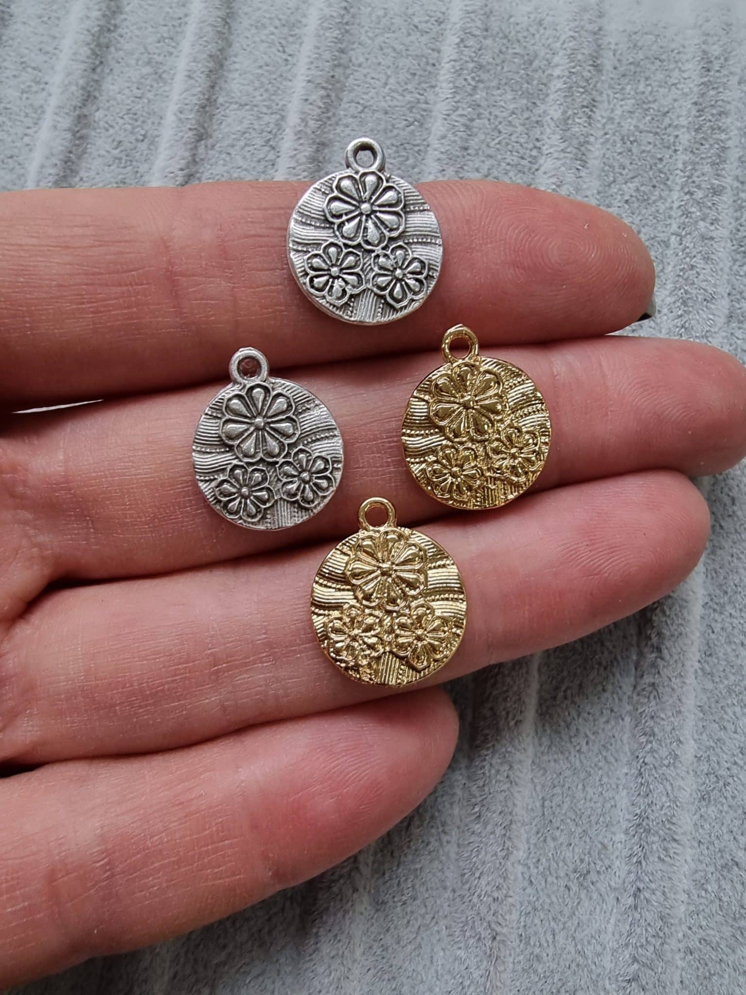 Cicekler Kolye Ucu 2