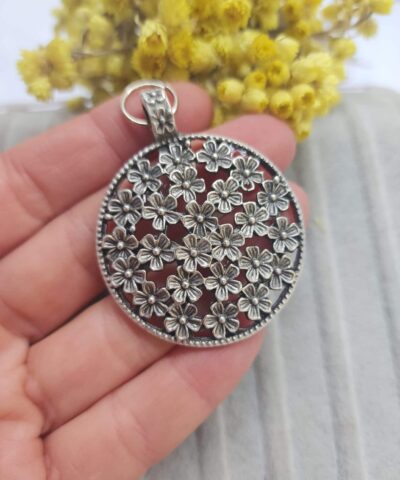 Cicekli Madalyon Kolye Ucu