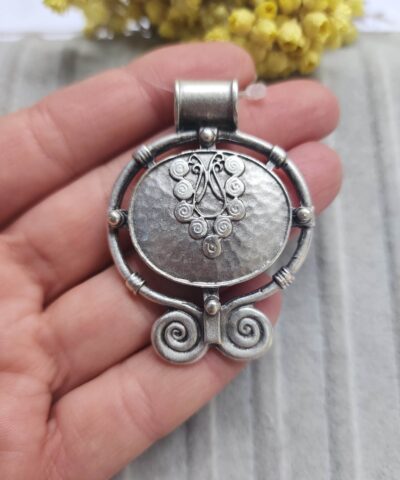 Cicekli Motif Kolye Ucu