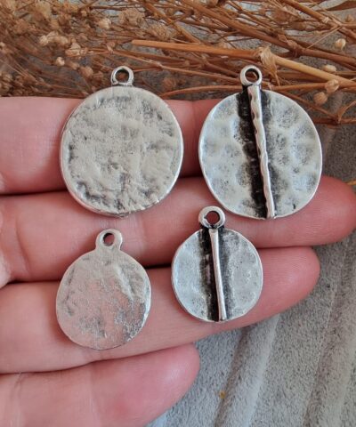 Damarli Ugur Yaprak Kolye Ucu