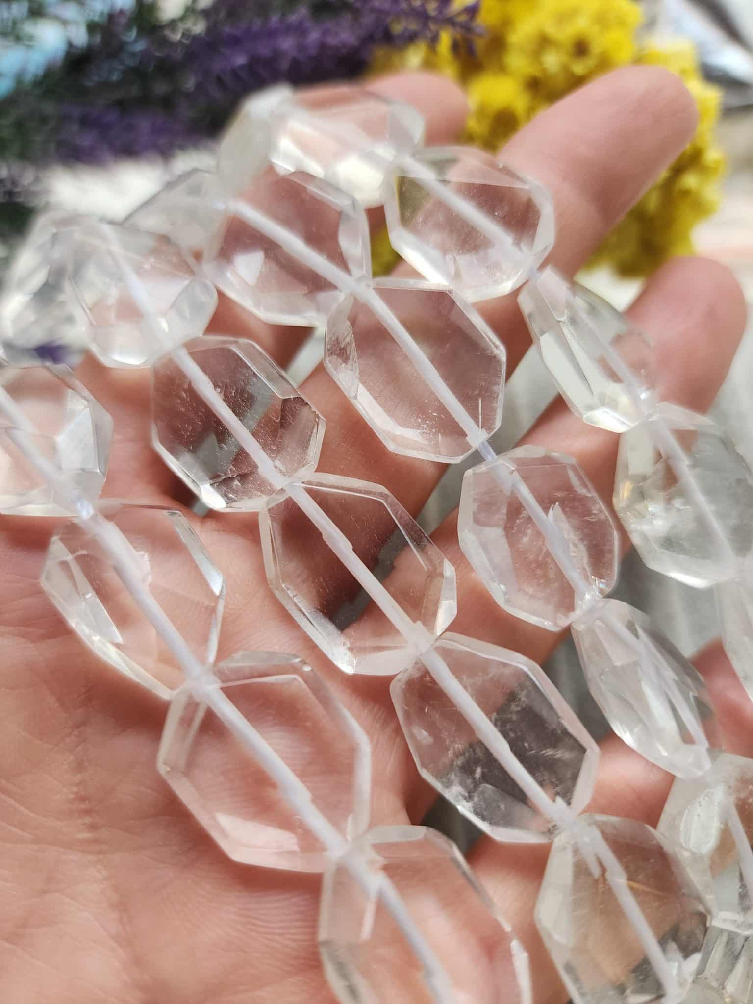 Damla Piramit Kristal Kuvars Tasi