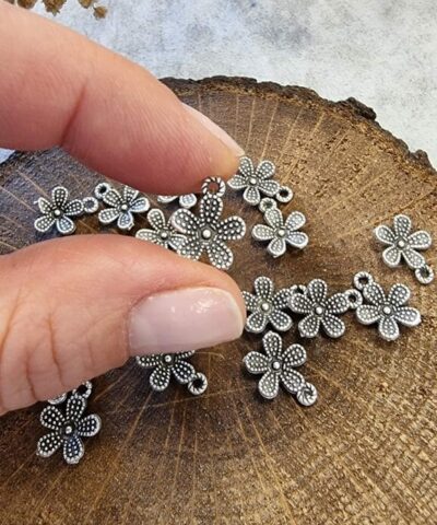 Desenli Cicek Kolye Ucu