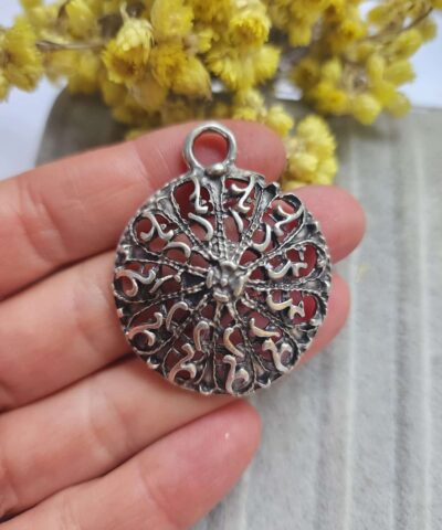 Desenli Madalyon Kolye Ucu