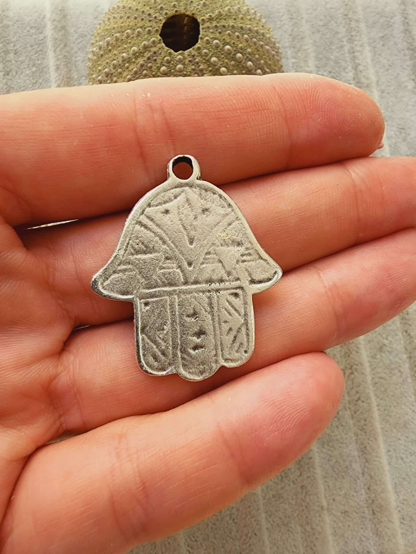 Fatma Eli Zamak Dokum Kolye Ucu 3