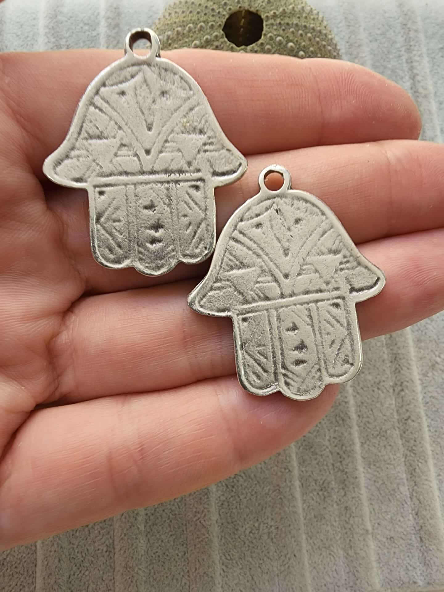 Fatma Eli Zamak Dokum Kolye Ucu 4