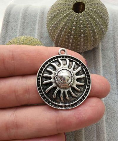 Kabartmali Gunes 3d Kolye Ucu 4