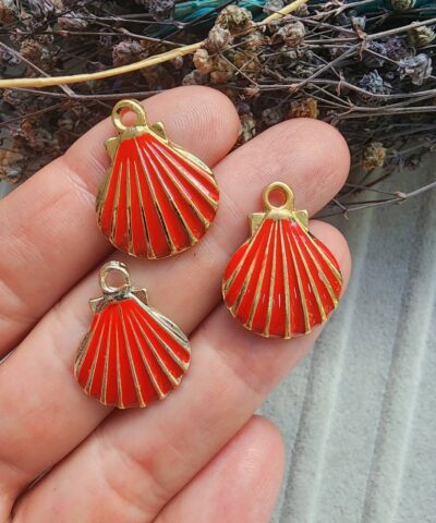 Kırmızı Deniz Kabuğu Kolye Ucu