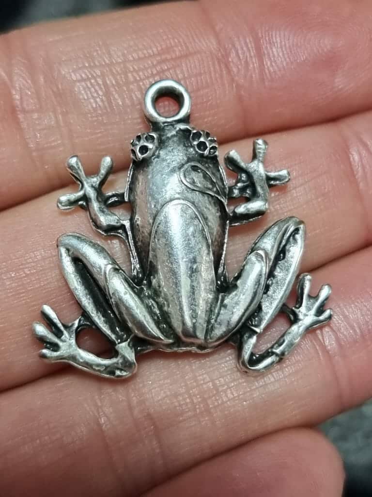 Kurbaga Zamak Dokum Kolye Ucu 2