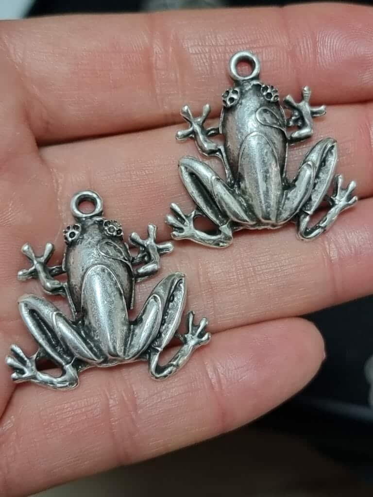 Kurbaga Zamak Dokum Kolye Ucu 3