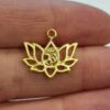 Lotus Cicegi Mat Altin Kaplama Taki Aparati