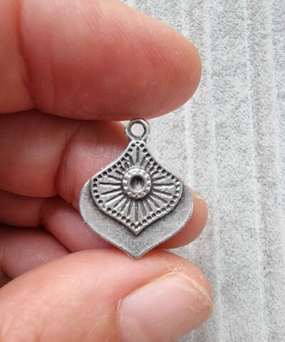 Motifli Damla Kolye Ucu Scaled