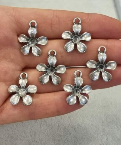 Papatya Gumus Renk Kolye Ucu