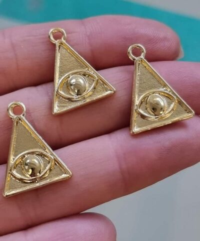 Piramit Goz Kabartmali Kararmaz Kolye Ucu 3