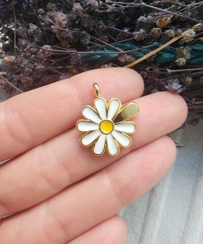 Seviyor Yapraklı Papatya Kolye Ucu - 502