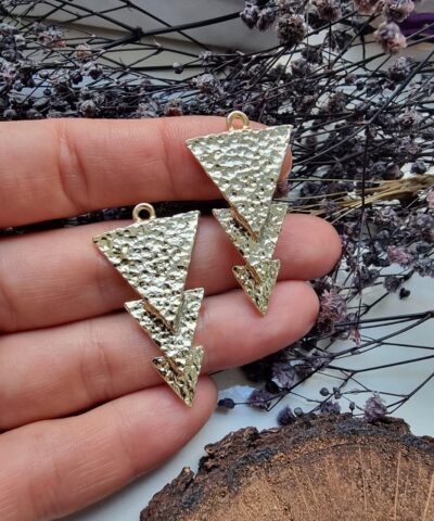 Sirali Ucgen Dokum Kolye Ucu