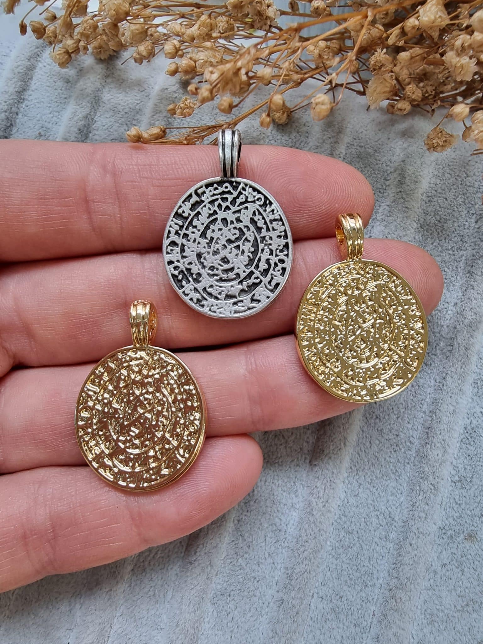 Yazi Motifli Kolye Ucu