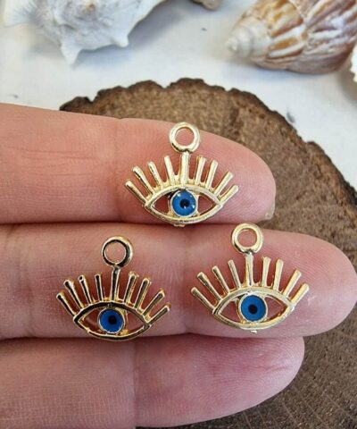 Yukari Kirpikli Nazar Goz