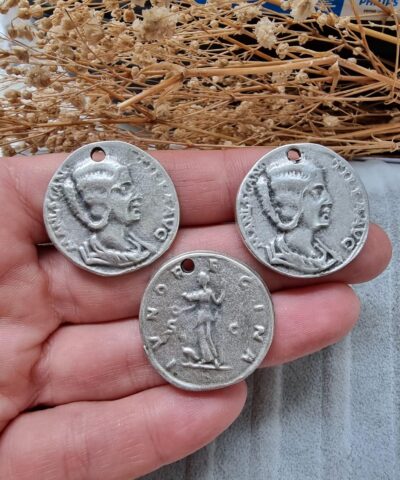 Zeyna Savasci Madalyon Kolye Ucu