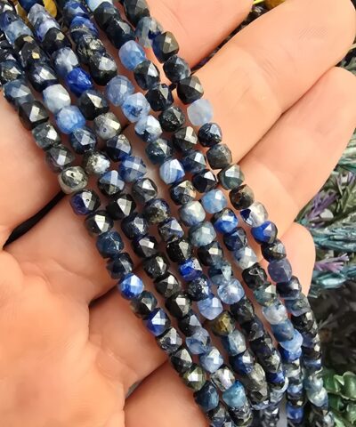 4 MM Küp Kyanit Taşı