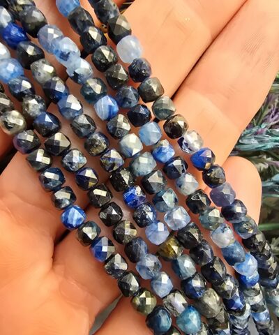 4 MM Küp Kyanit Taşı