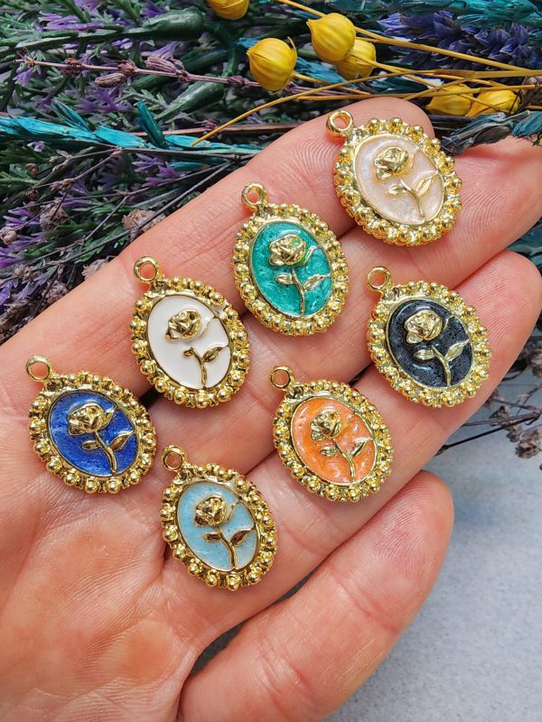 Gül Kabartmalı Madalyon Charm Kolye Ucu