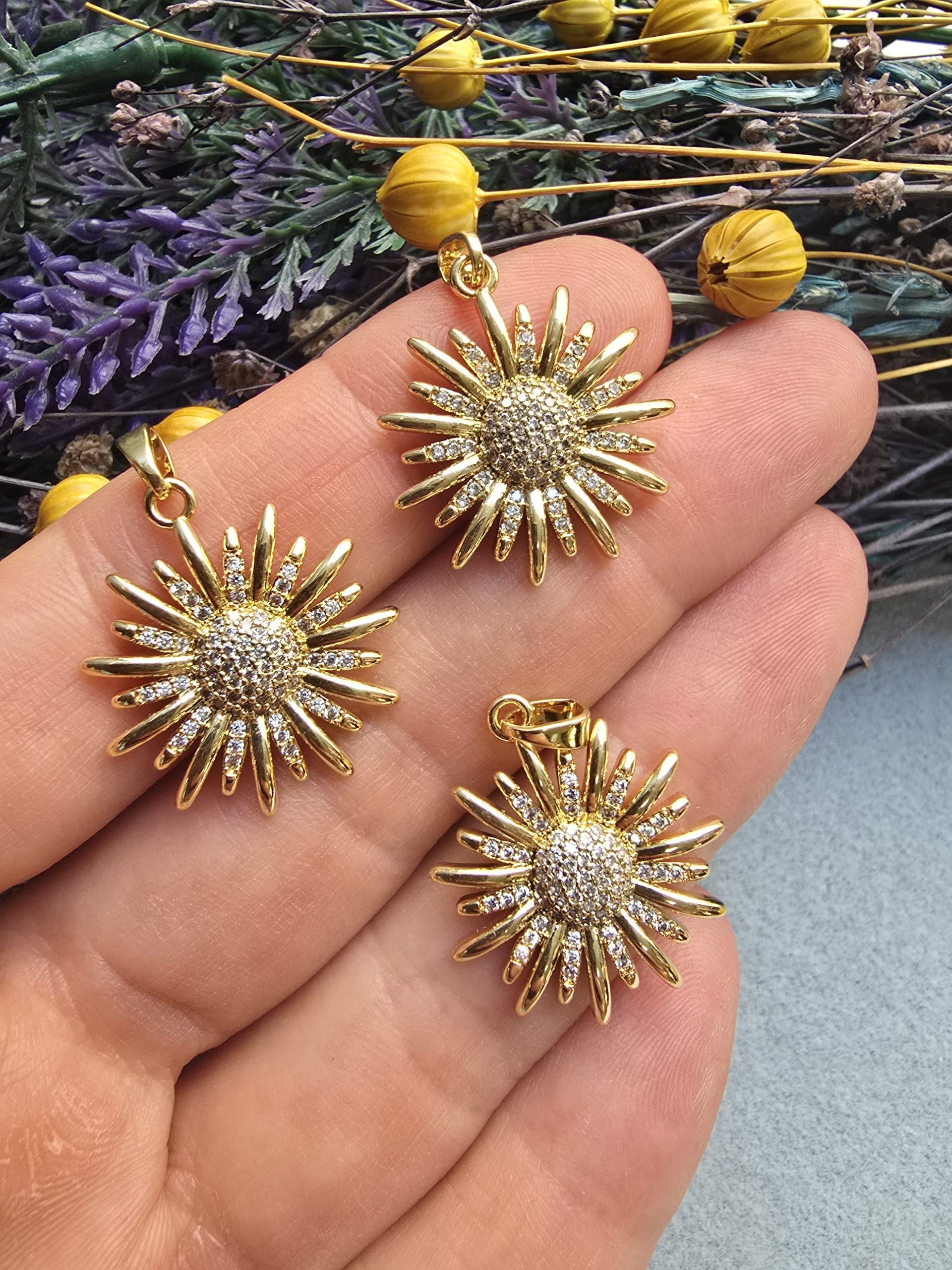 Güneş Zirkon Taşlı Kolye Ucu