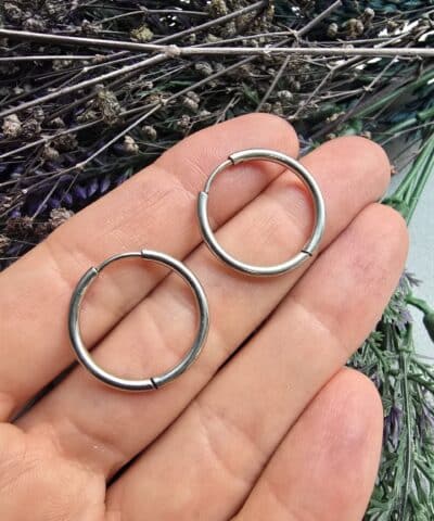 22 Mm Kancasiz Klasik Halka Celik Kupe Gumus