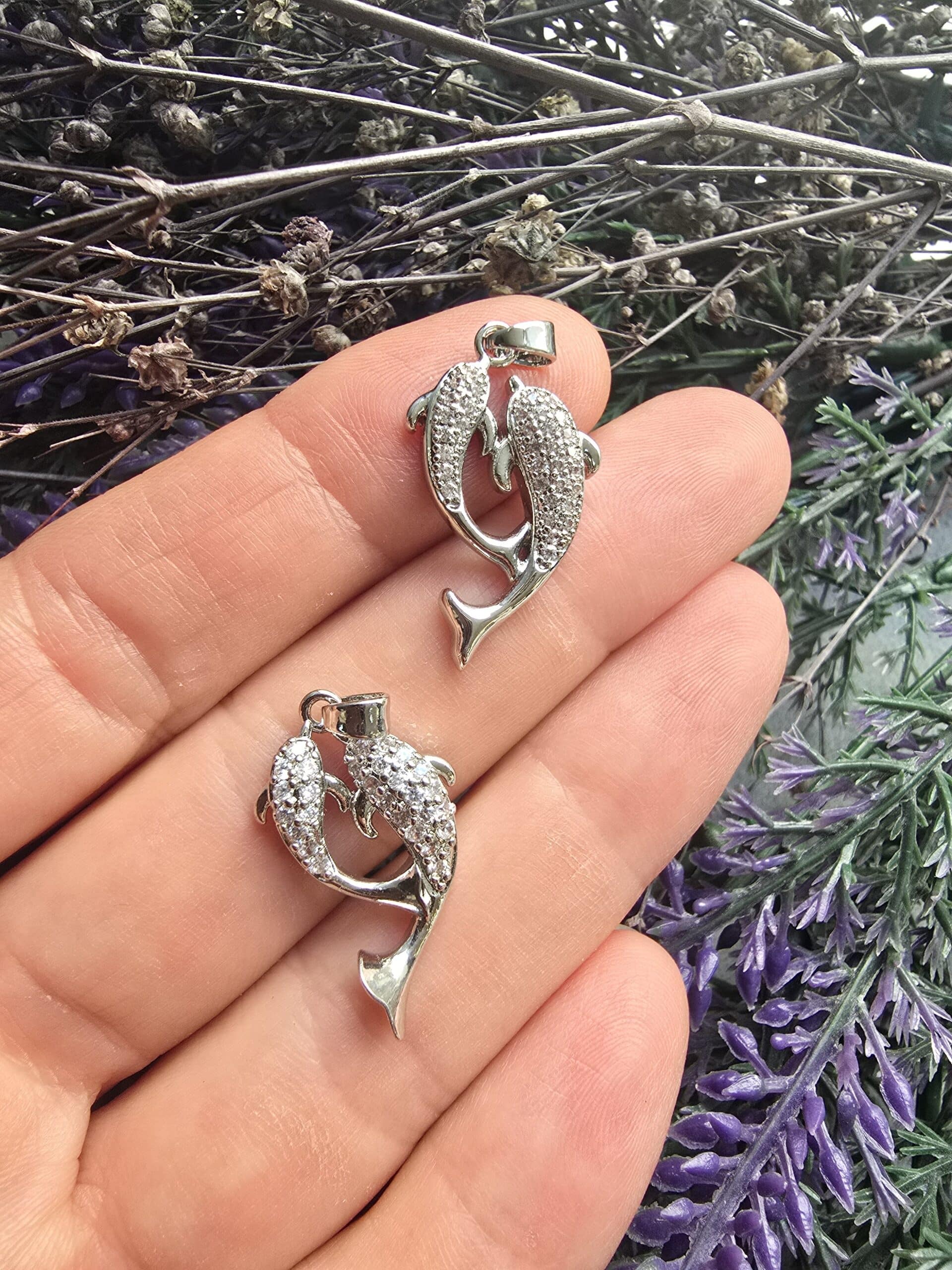 Beyaz Koi Baliklari Silver Charm Kolye Ucu