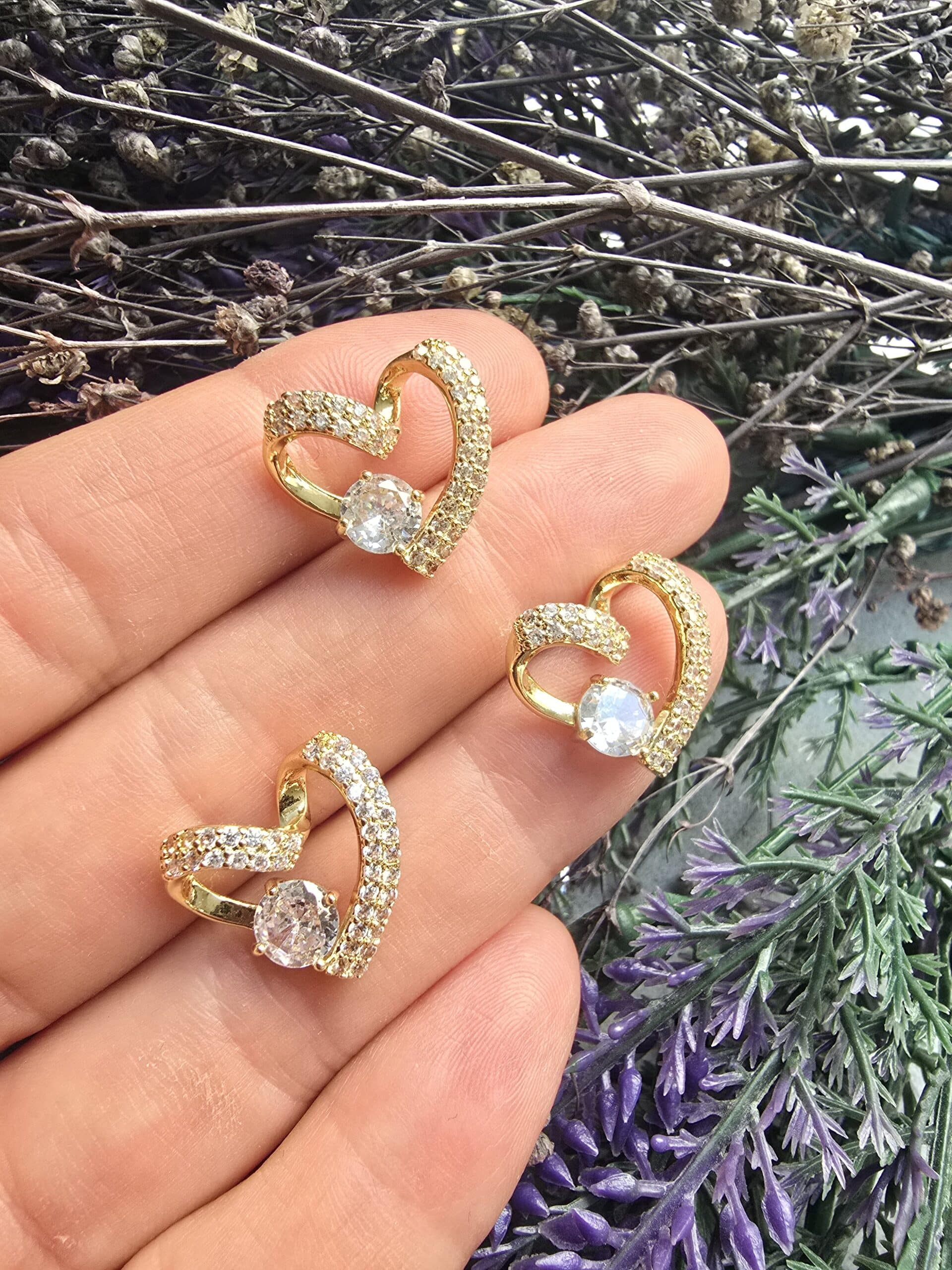 Burgu Modelli Kalp Charm Kolye Ucu