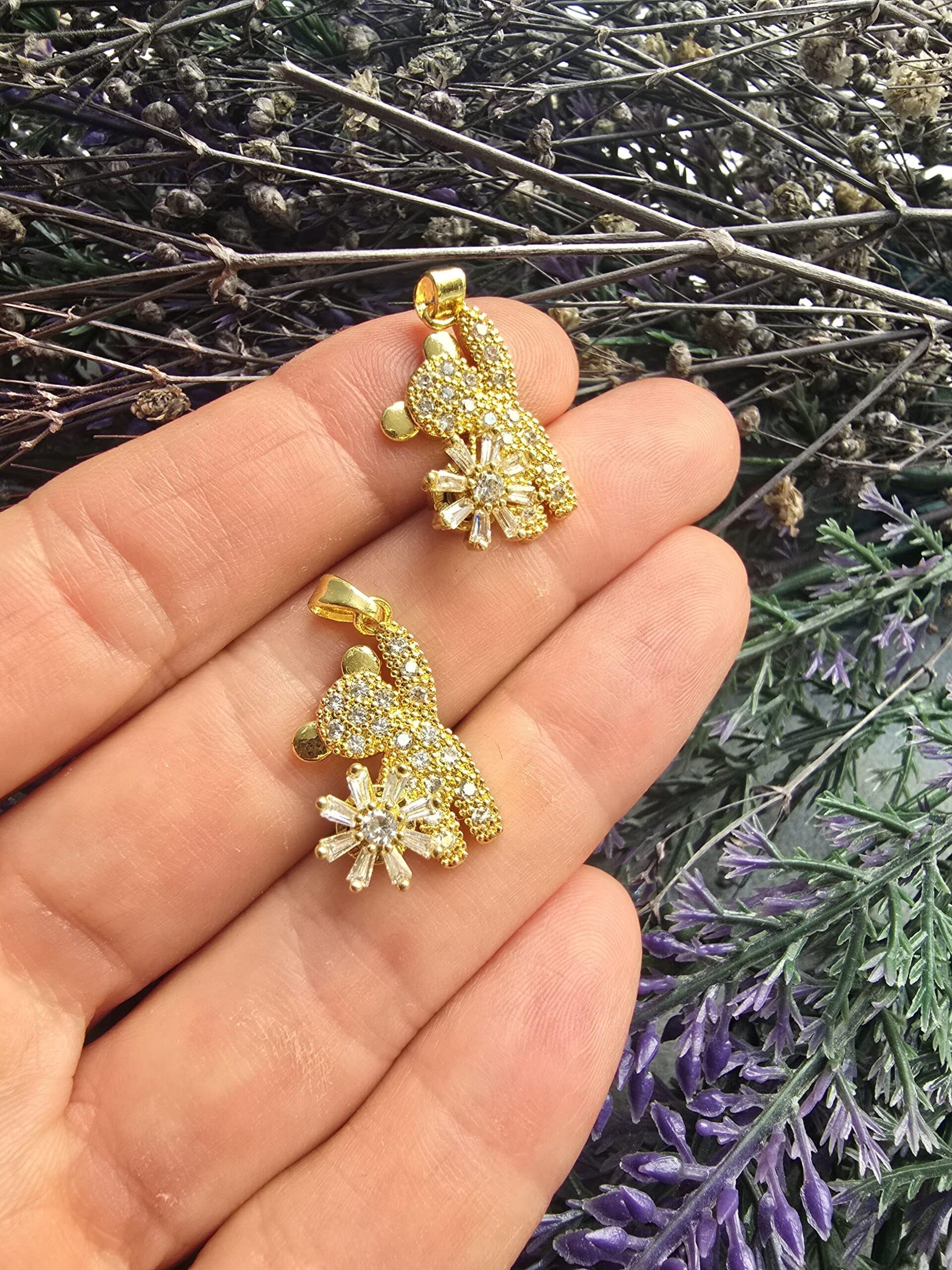 Doner Buketli Adam Charm Kolye Ucu