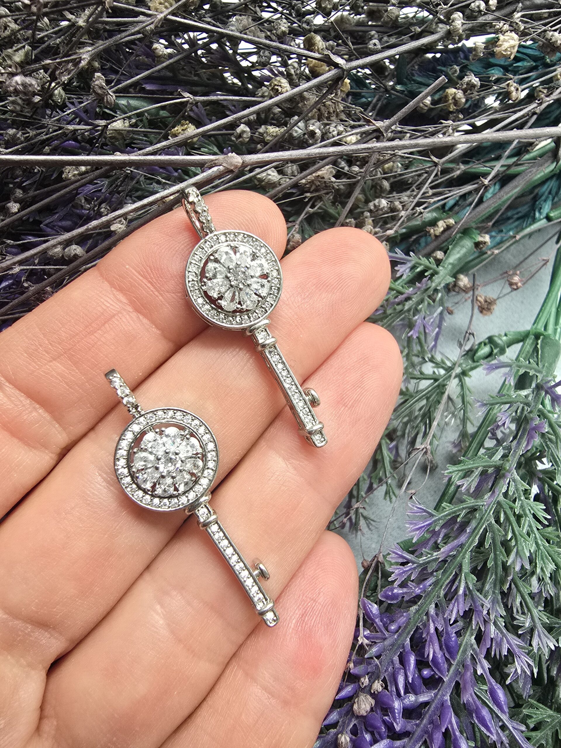 Doner Carkli Anahtar Silver Kolye Ucu