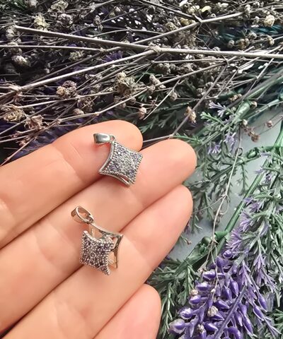 Hareketli Cark Donen Karo Silver Charm Kolye Ucu