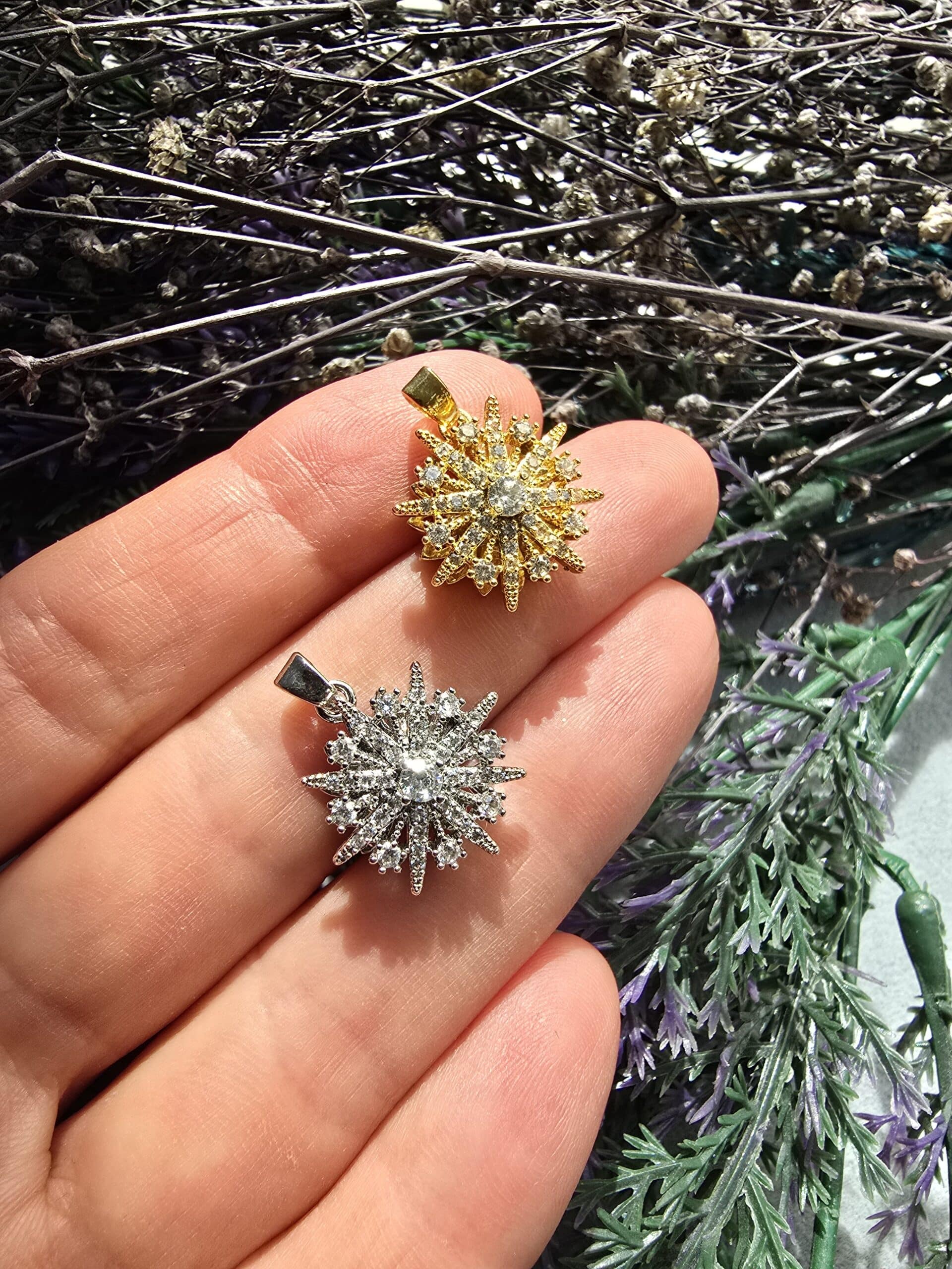 Hareketli Cark Gunes Charm Kolye Ucu