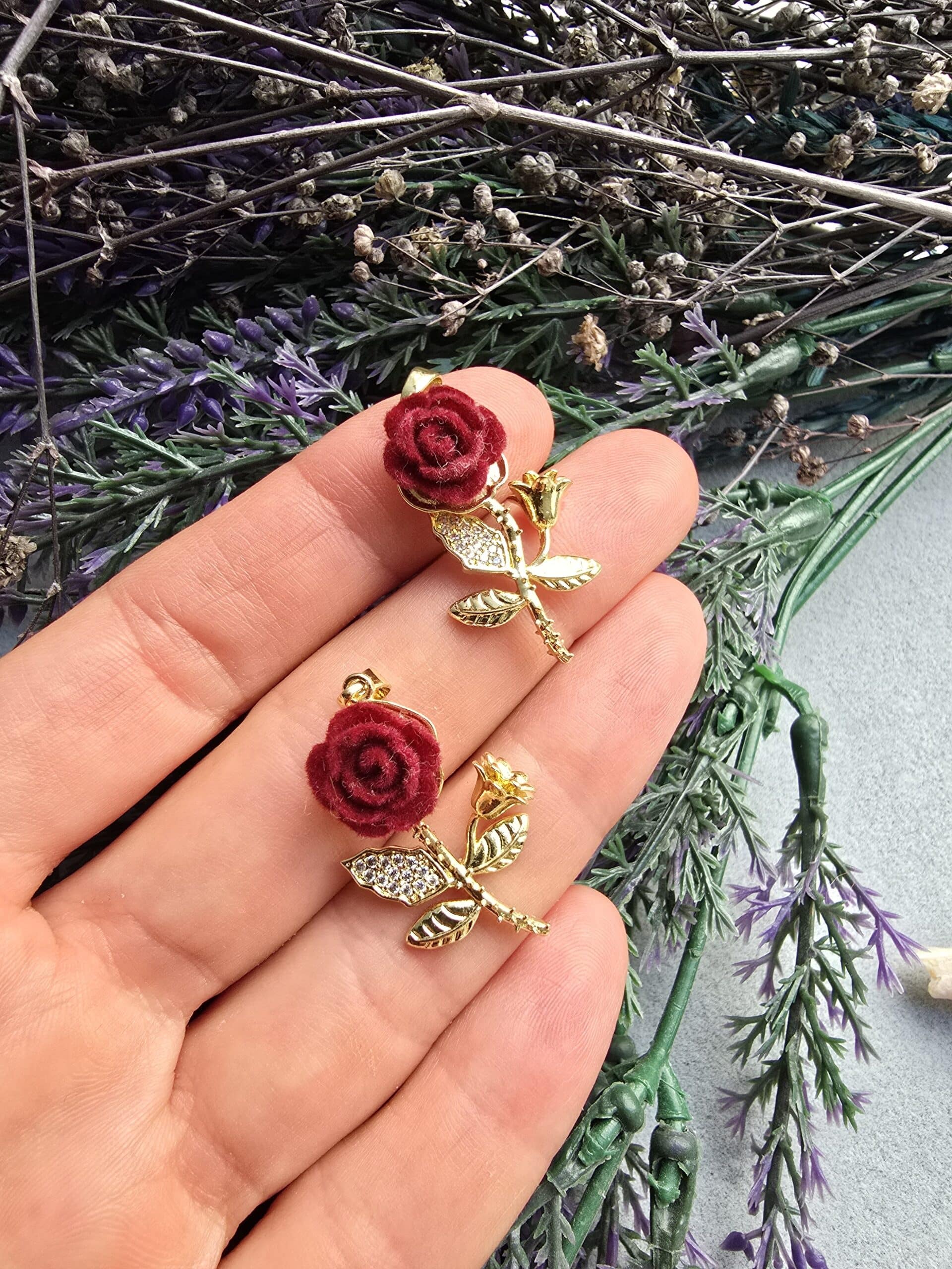 Kadife Yaprakli Gul Zirkon Tasli Charm Kolye Ucu