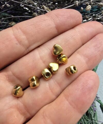 Kalp Ortadan Delikli Celik Charm Gold